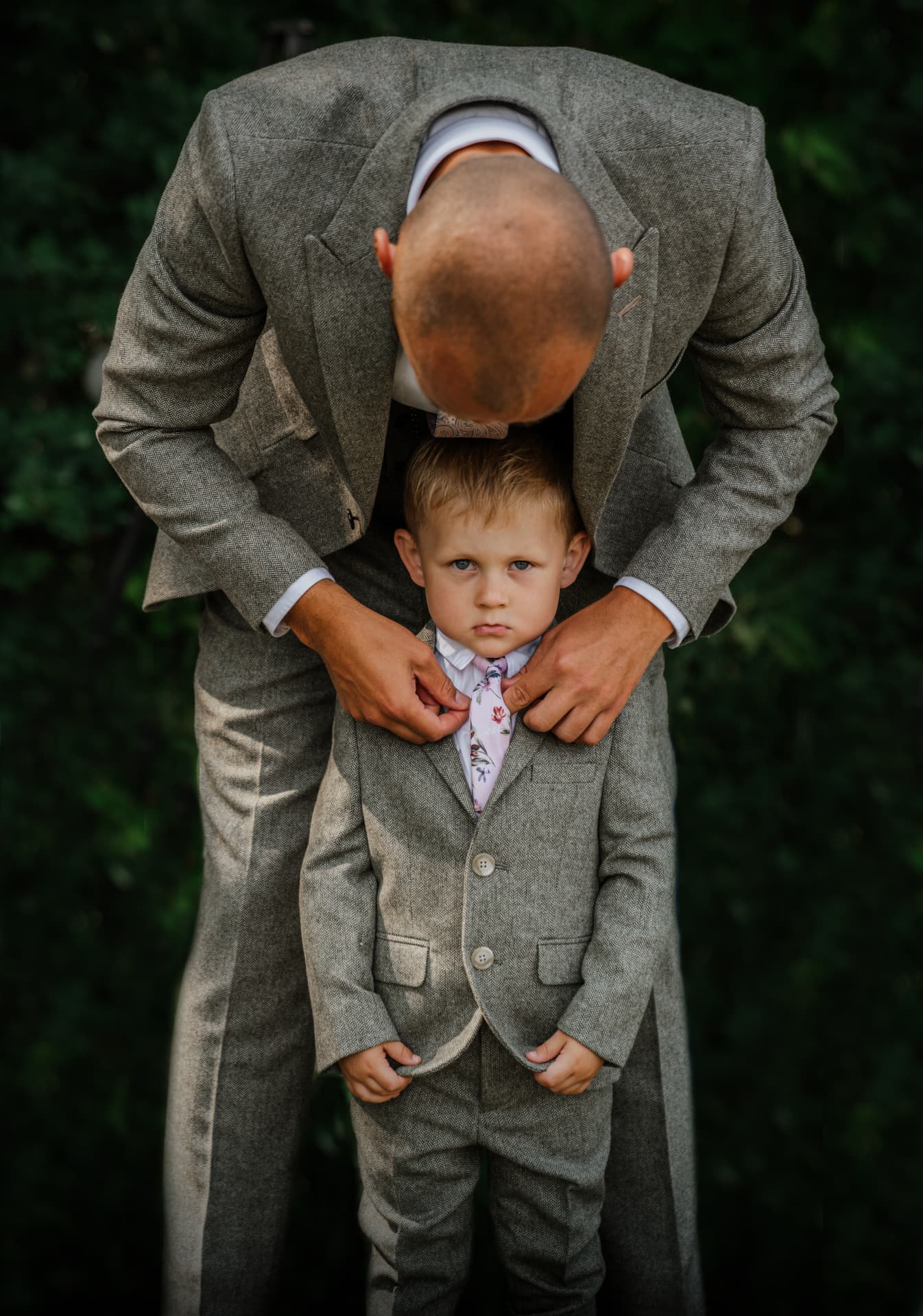 Fixing The Little Tie — Wedding photography by Studio Witell