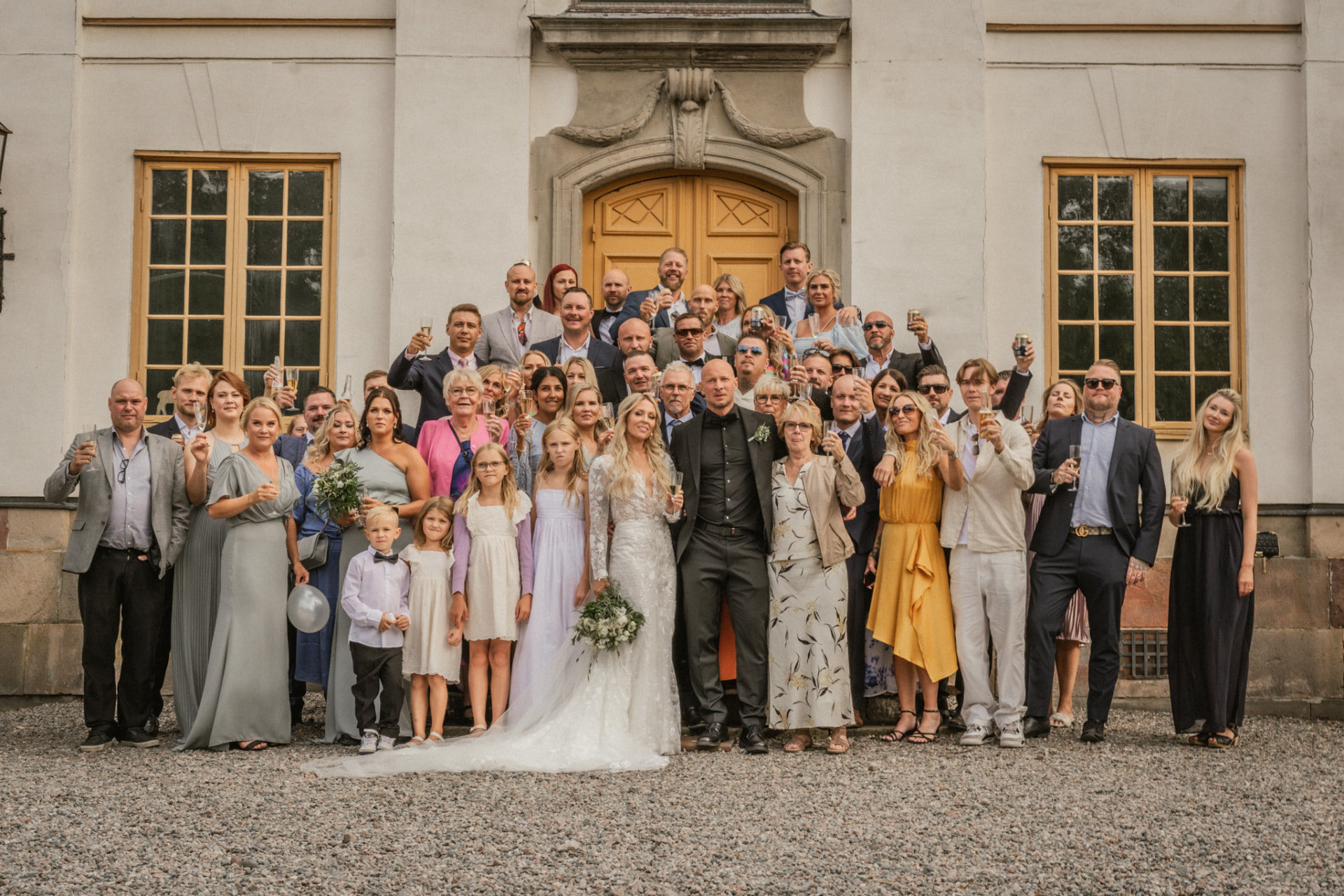 Manor Steps Toast — Wedding photography by Studio Witell