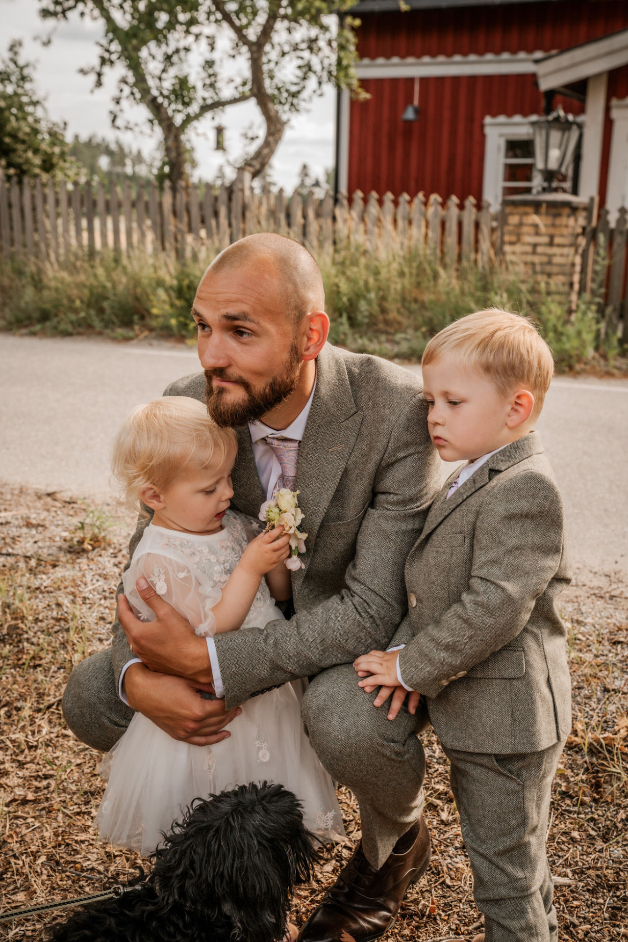 Dad, Two Kids And A Dog — Wedding photography by Studio Witell